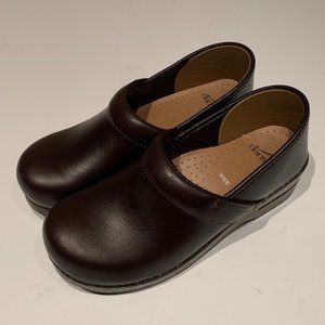 NWOT Dansko Professional Clog